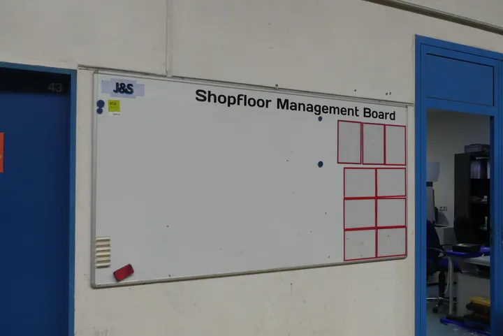 Whiteboard Maße in cm ca. 240 x 120
